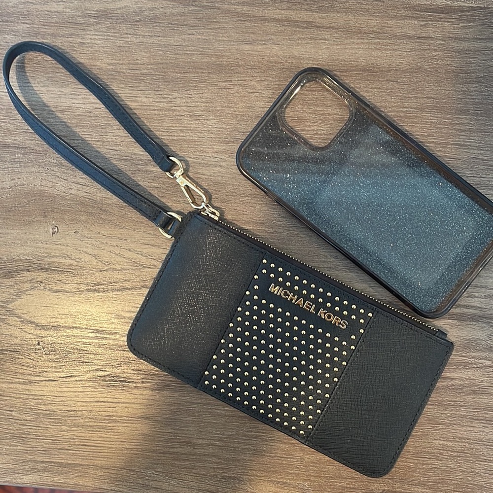 Michael Kors wristlet - Picture 8 of 8